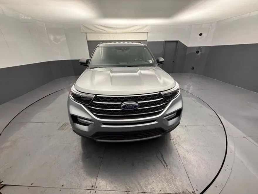 2020 Ford Explorer XLT photo 1