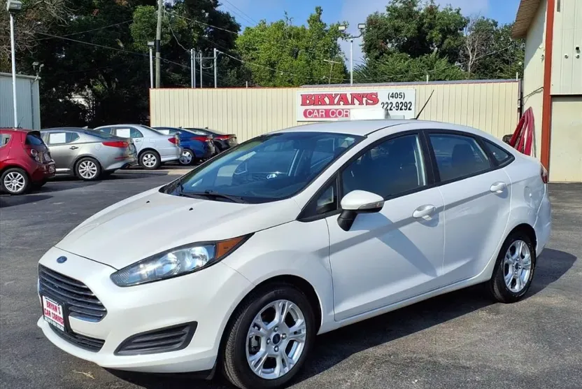 2016 Ford Fiesta SE photo 1