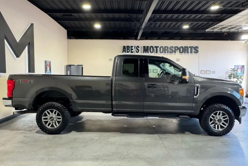2017 Ford F-250 photo 1