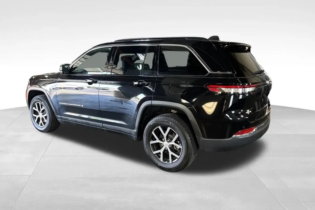 2024 Jeep Grand Cherokee Limited photo 1