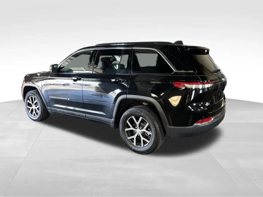 2024 Jeep Grand Cherokee Limited photo 1