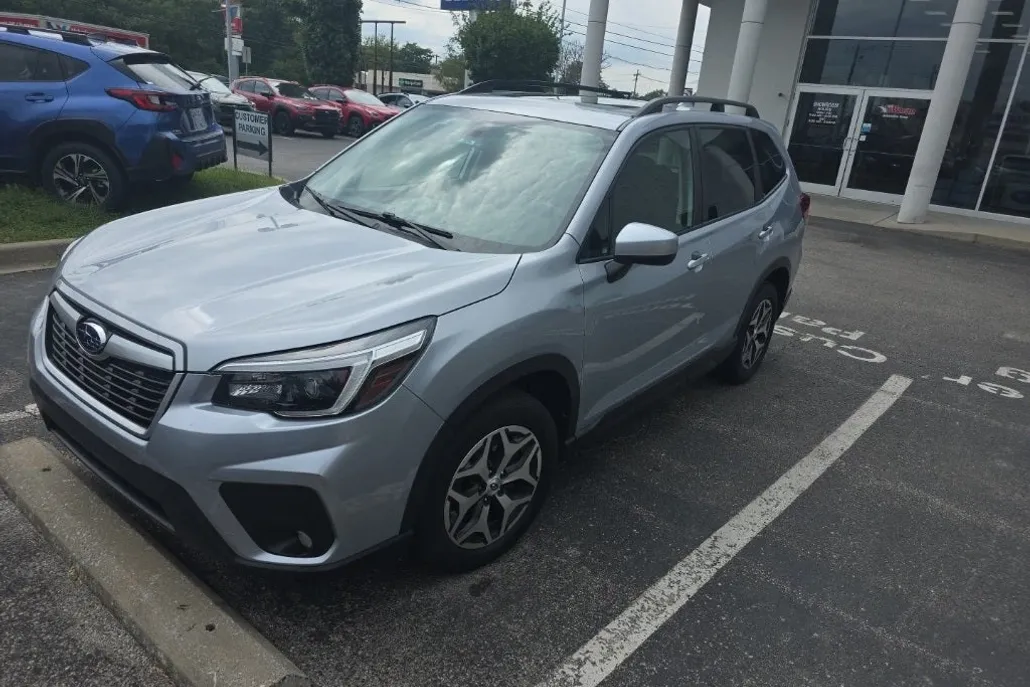 2021 Subaru Forester Premium photo 1