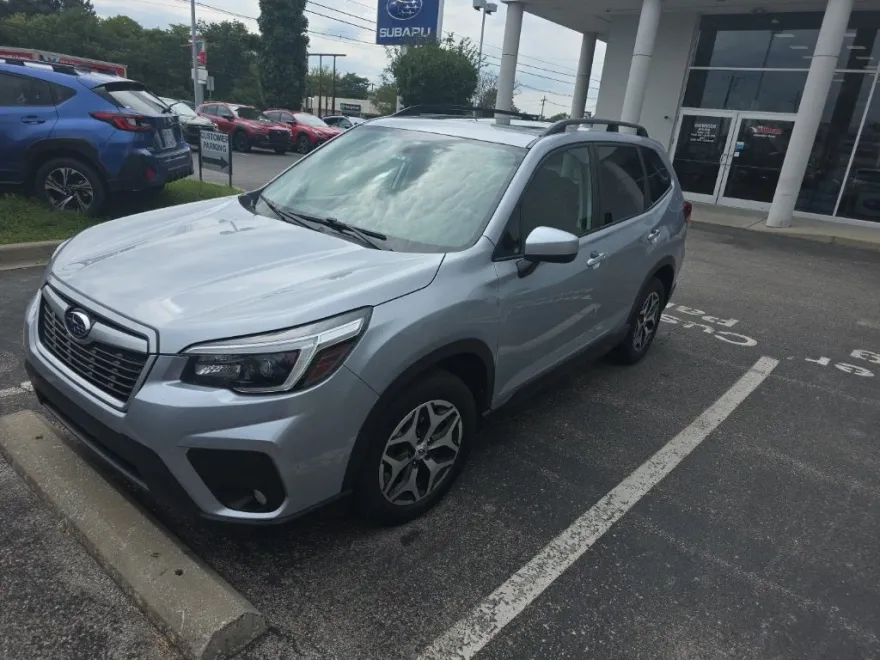 2021 Subaru Forester Premium photo 1