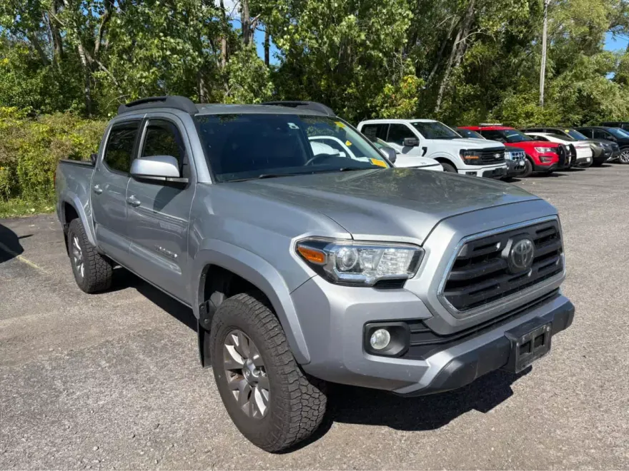 2018 Toyota Tacoma SR5 Double Cab V6 4x4 photo 1