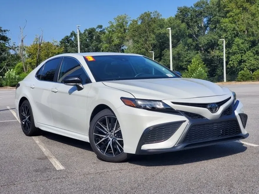 2023 Toyota Camry SE photo 1