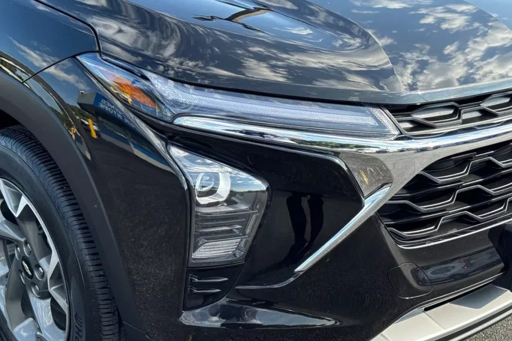 2024 Chevrolet Trax LT photo 1