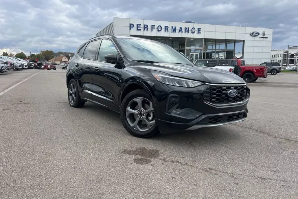 2023 Ford Escape ST-Line photo 1
