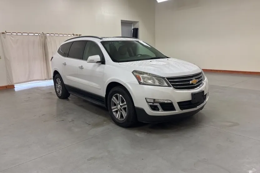 2016 Chevrolet Traverse 2LT photo 1