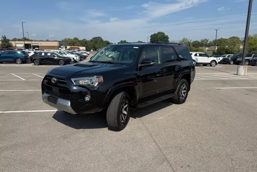 2024 Toyota 4Runner TRD Off-Road Premium photo 1