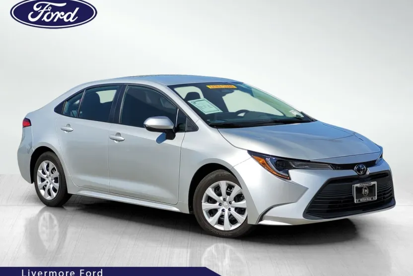 2024 Toyota Corolla LE photo 1