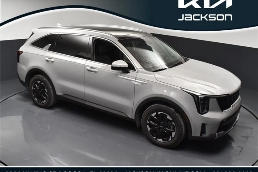 2025 Kia Sorento S photo 1