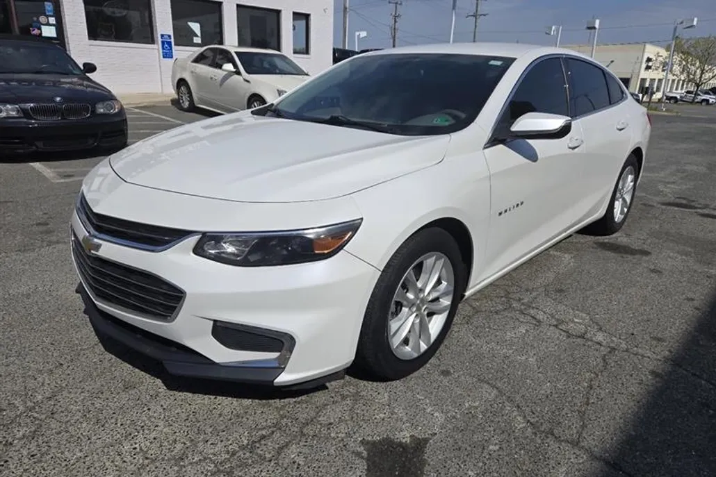 2016 Chevrolet Malibu 1LT photo 1