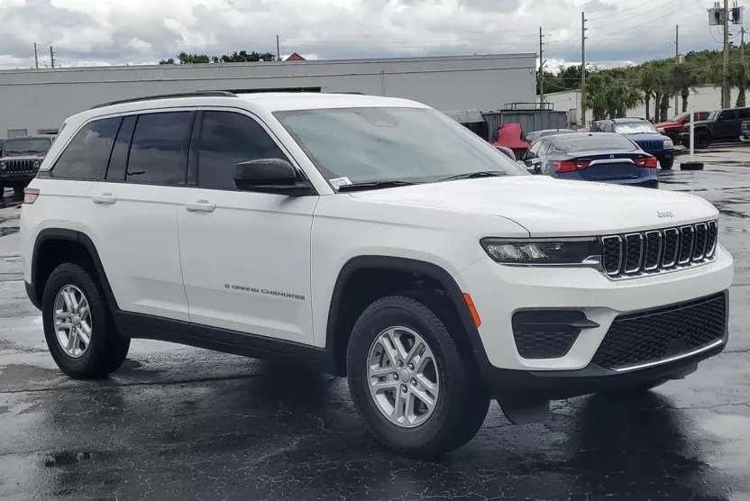 2025 Jeep Grand Cherokee Laredo photo 1