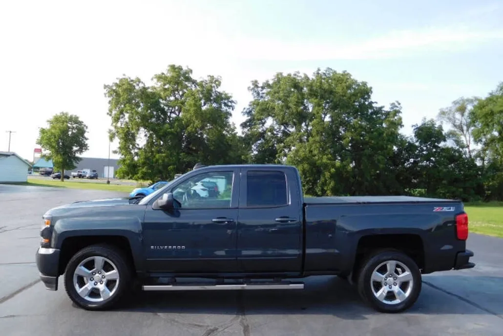 2017 Chevrolet Silverado 1500 LT Z71 photo 1