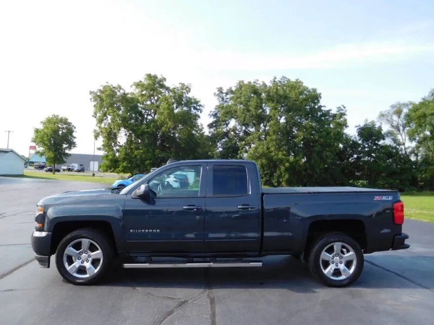 2017 Chevrolet Silverado 1500 LT Z71 photo 1