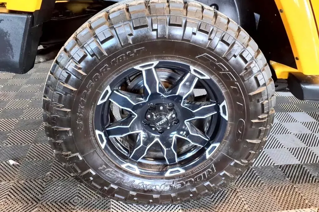 2015 Jeep Wrangler Unlimited Sahara photo 1