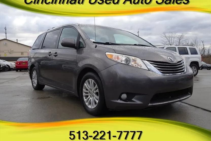 2014 Toyota Sienna XLE photo 1