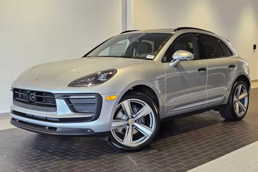 2025 Porsche Macan T photo 1