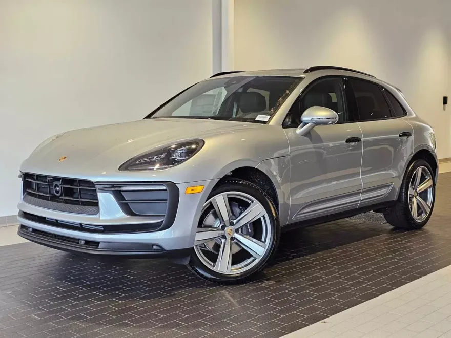 2025 Porsche Macan T photo 1