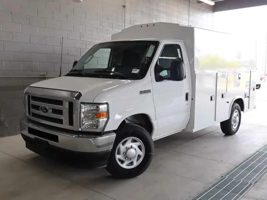 2025 Ford E-350 Base photo 1