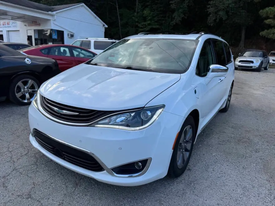 2017 Chrysler Pacifica Hybrid photo 1