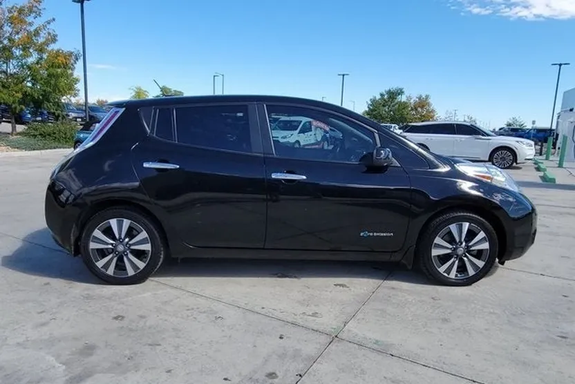 2015 Nissan Leaf SL photo 1