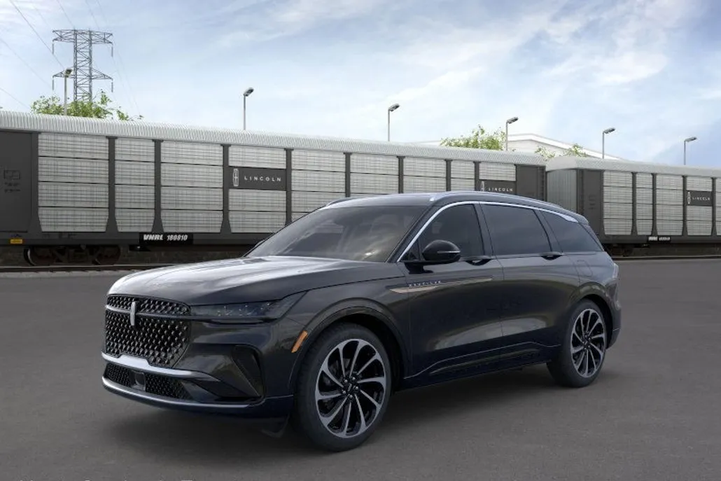 2025 Lincoln Nautilus Black Label photo 1