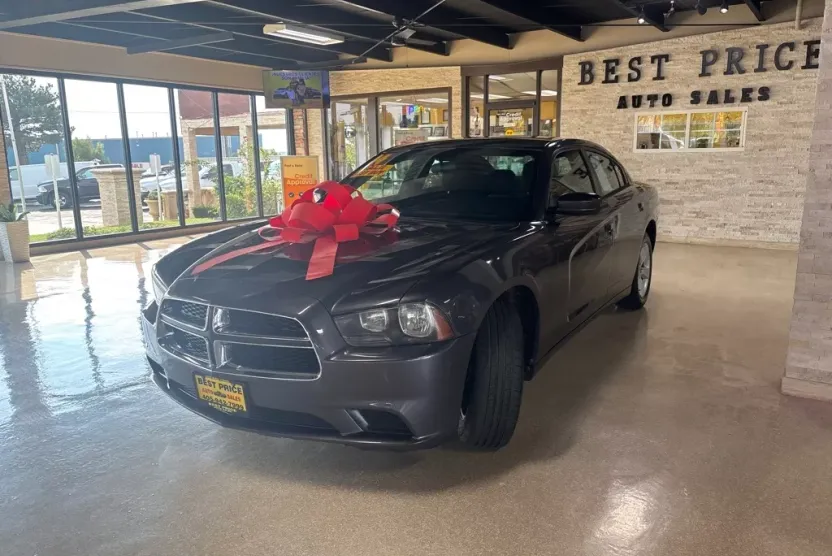 2014 Dodge Charger SE photo 1
