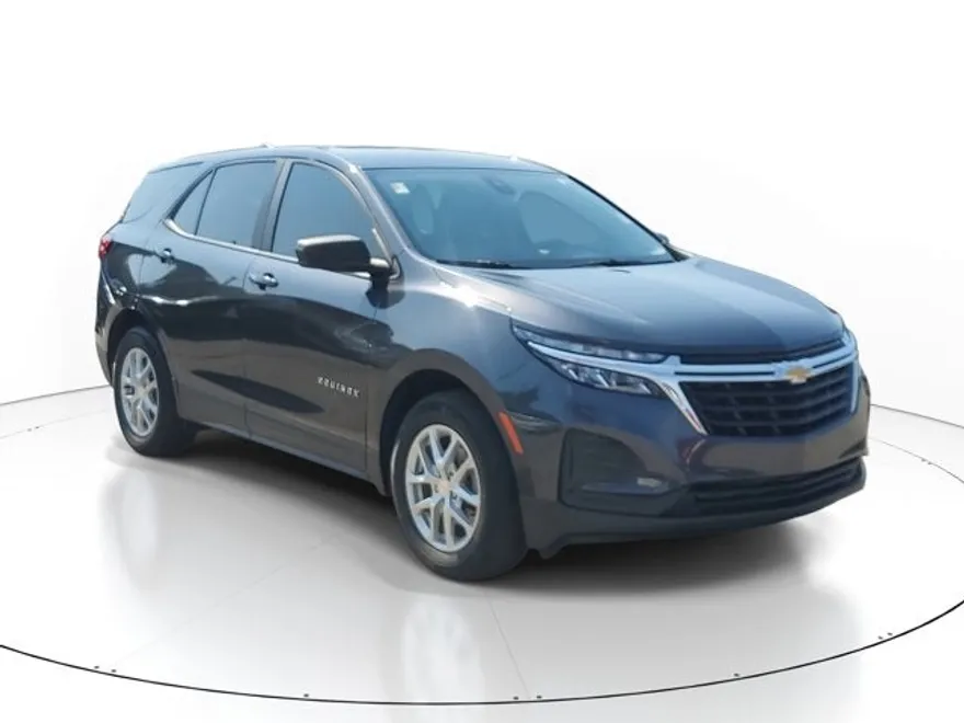 2022 Chevrolet Equinox LS photo 1