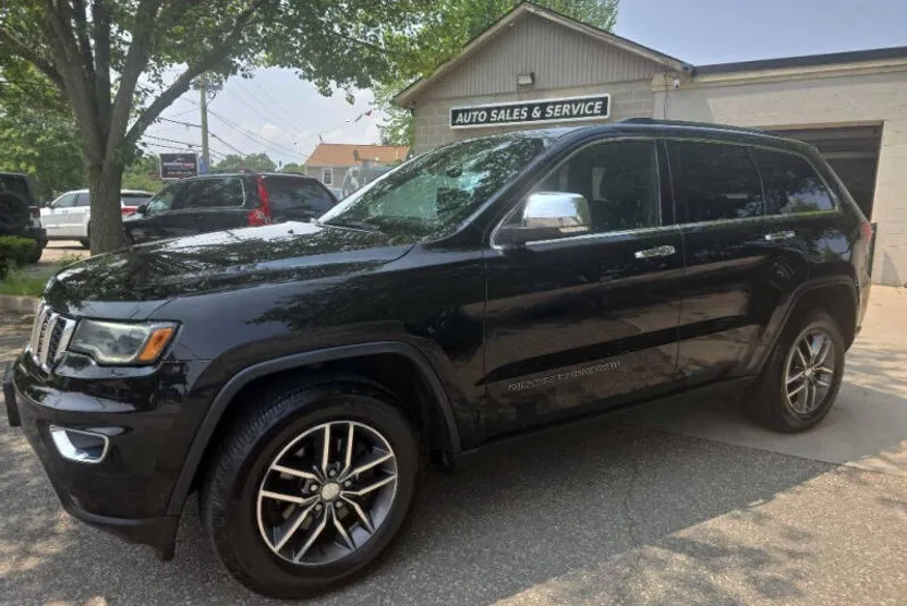 2017 Jeep Grand Cherokee Limited photo 1