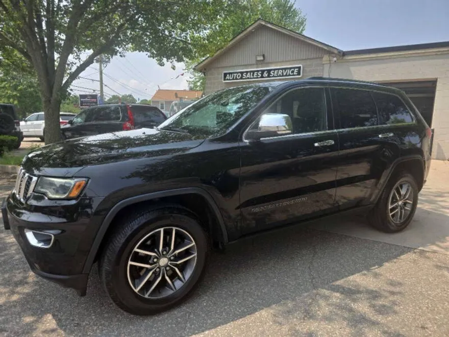 2017 Jeep Grand Cherokee Limited photo 1