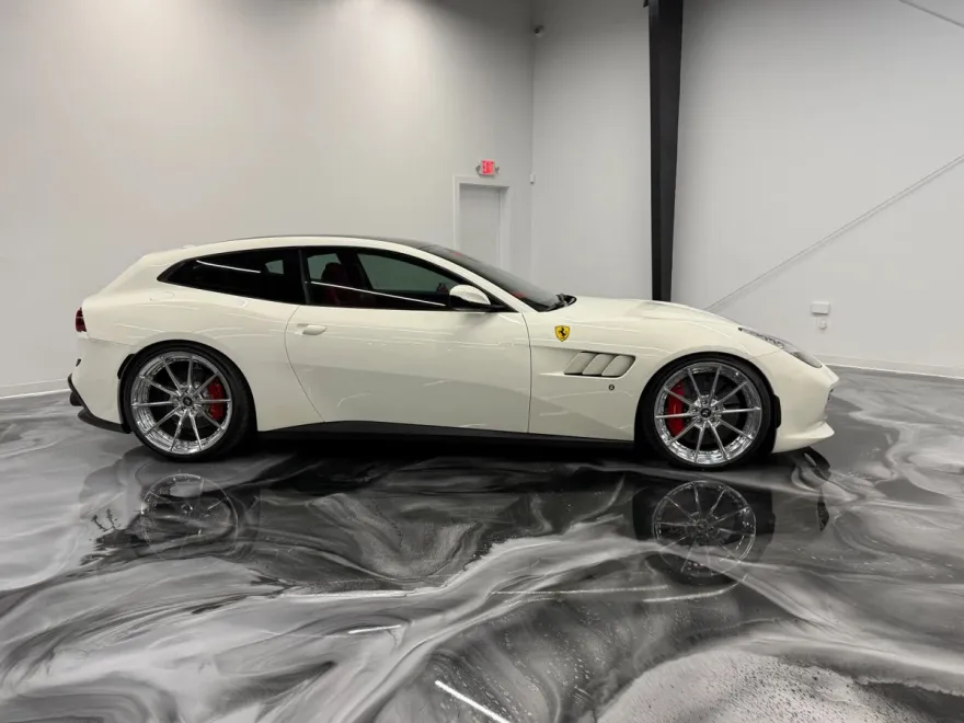 2017 Ferrari GTC4Lusso photo 1