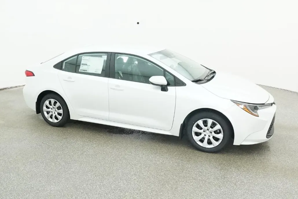 2025 Toyota Corolla LE photo 1