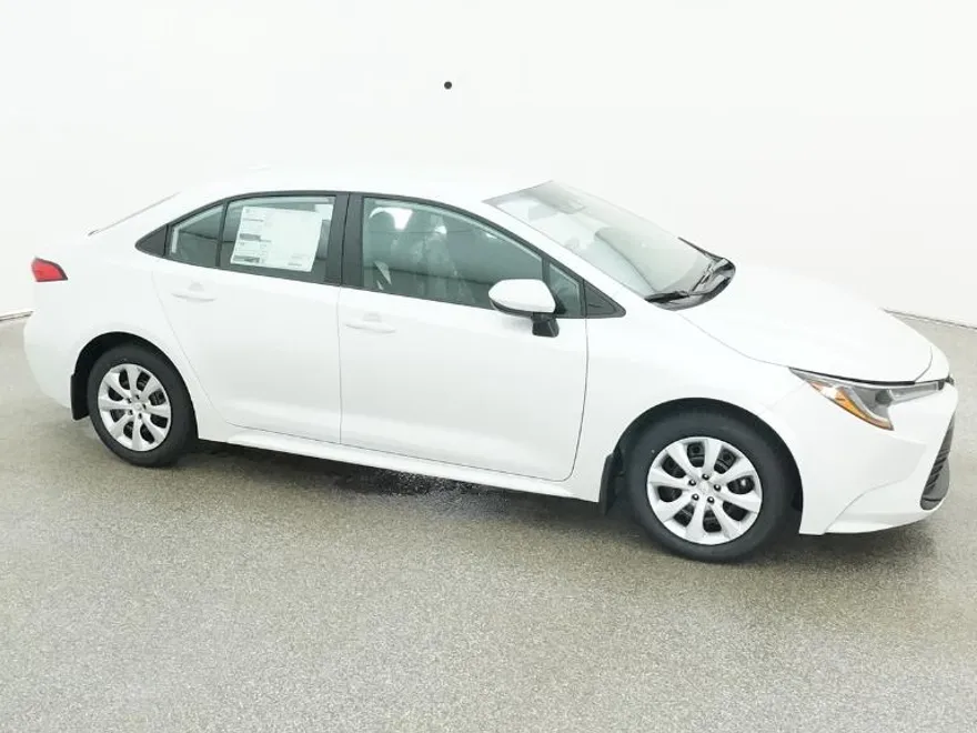 2025 Toyota Corolla LE photo 1