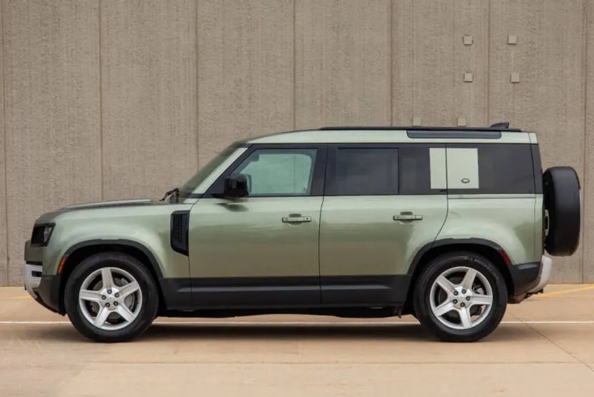 2021 Land Rover Defender 110 SE photo 1