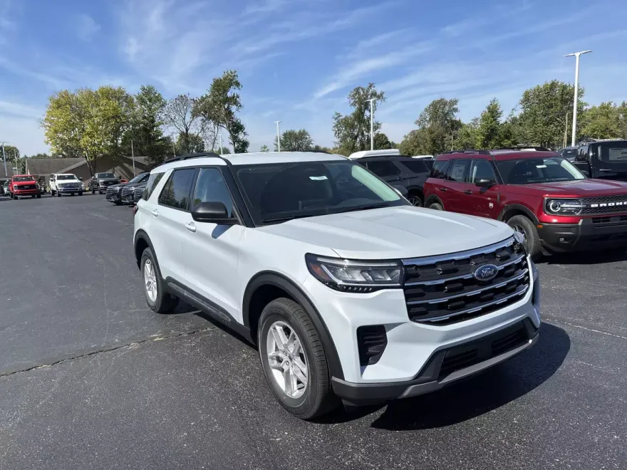 2025 Ford Explorer photo 1