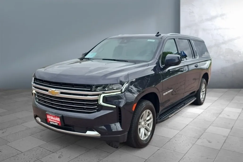 2023 Chevrolet Suburban LT photo 1