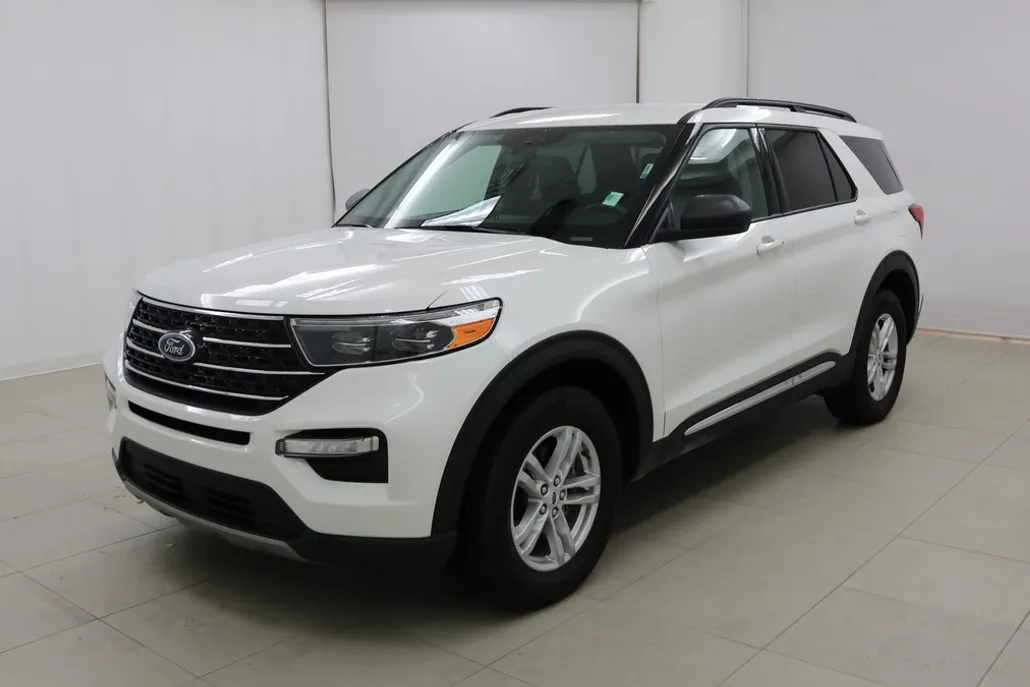 2023 Ford Explorer XLT photo 1