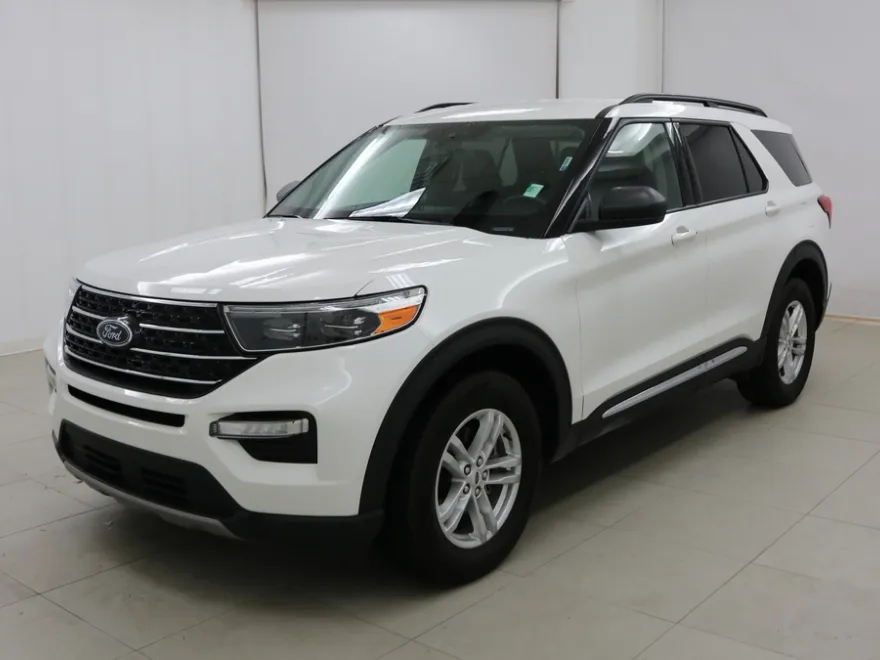 2023 Ford Explorer XLT photo 1