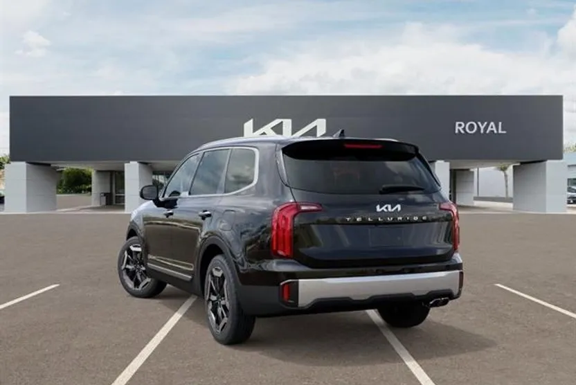 2025 Kia Telluride S photo 1