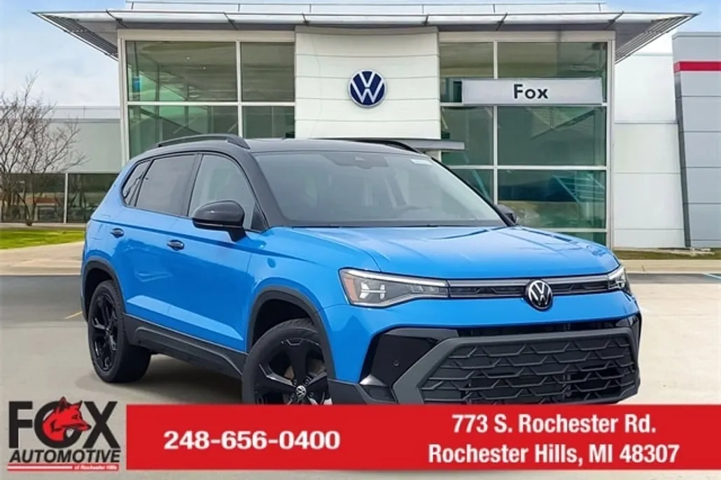 2025 Volkswagen Taos SE photo 1
