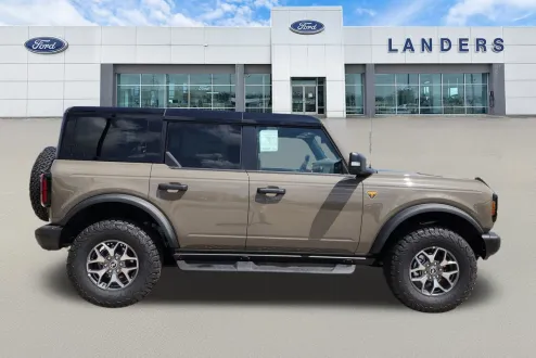 2025 Ford Bronco Badlands photo 2