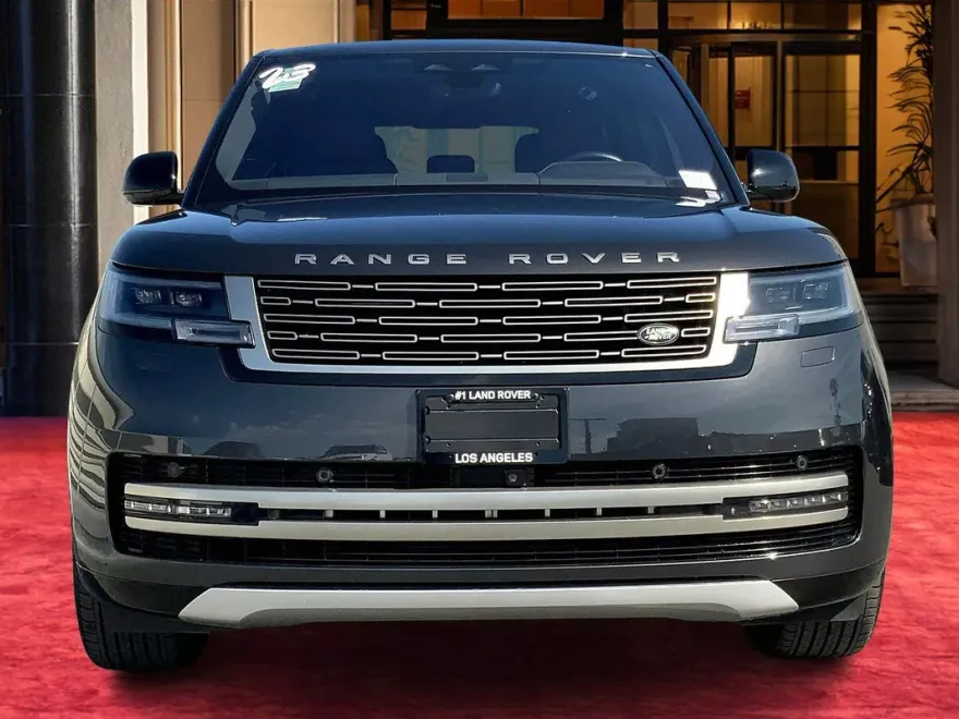 2023 Land Rover Range Rover SE photo 1