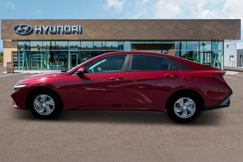 2025 Hyundai Elantra SE photo 1