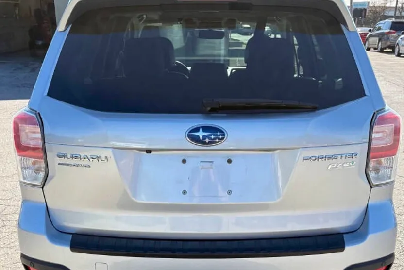2017 Subaru Forester 2.5i Touring photo 1