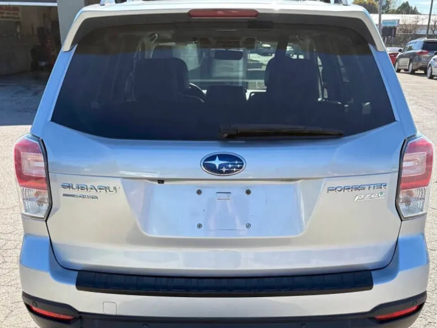 2017 Subaru Forester 2.5i Touring photo 1