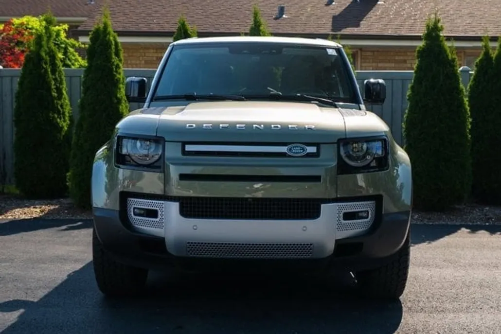 2023 Land Rover Defender S photo 1