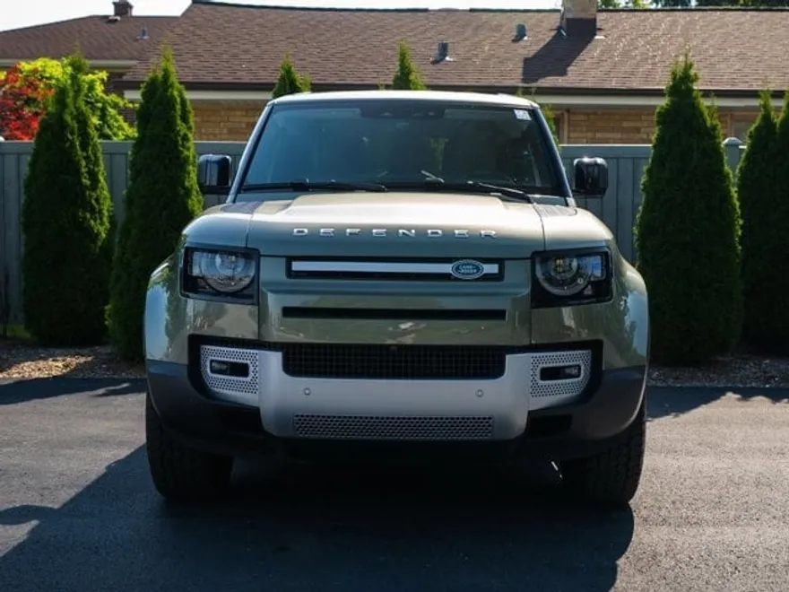 2023 Land Rover Defender S photo 1