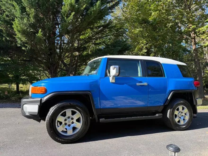 2008 Toyota FJ Cruiser Base photo 1