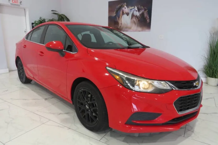 2017 Chevrolet Cruze LT photo 1